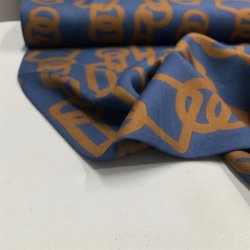 Bld viskose i bl med mnster i brun sukker - pr. 0,25 meter